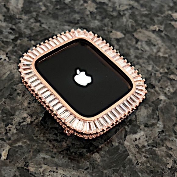 Apple Watch case in rose gold with baguette and round lab diamonds - Picture 4 of 4